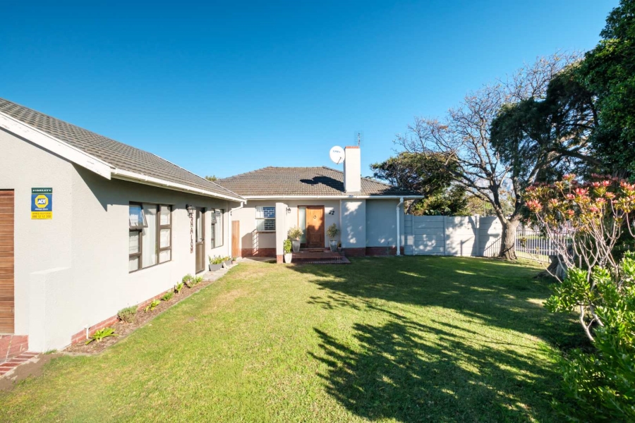 5 Bedroom Property for Sale in Kirstenhof Western Cape